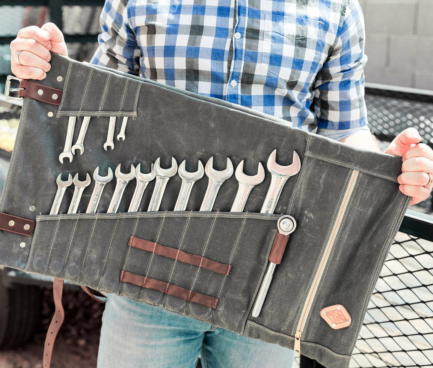 Waxed Canvas Tool Roll with Leather Accents – Compact and Durable